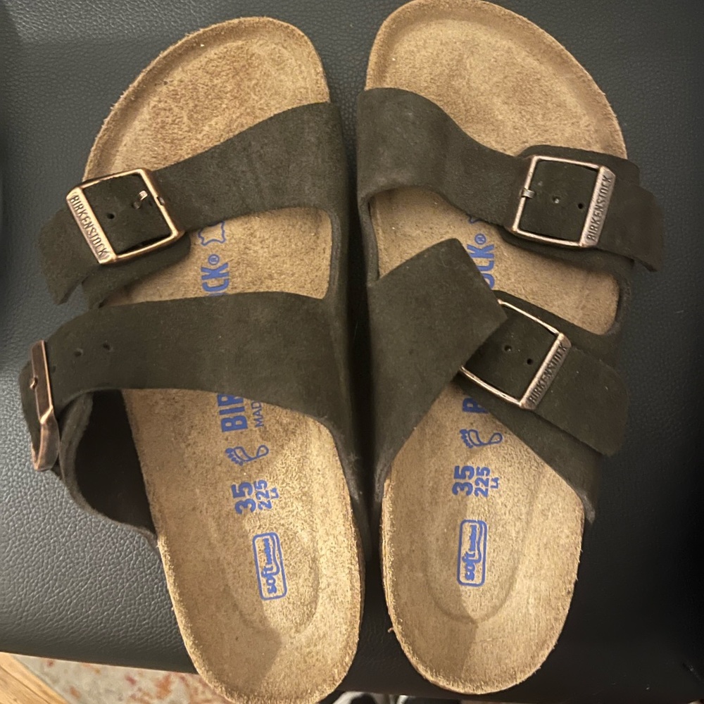 NEW women’s Birkenstocks size 35